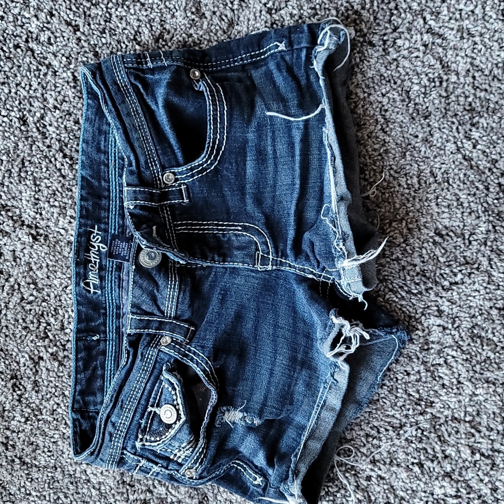 Amethyst Frayed Hem Denim Shorts – Women’s Size 3 EUC